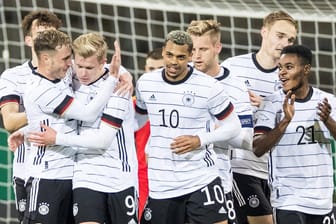 Etappe bewältigt: Jubel bei der deutschen U21 im abschließenden EM-Qualispiel gegen Wales.