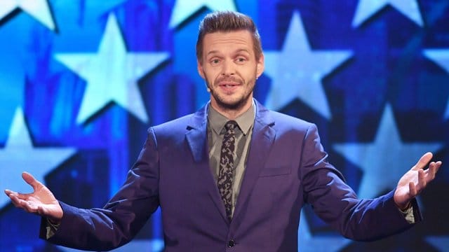 Kabarettist Florian Schroeder tritt 2016 in der RTL-Show "Mensch Gottschalk - Das bewegt Deutschland" auf.