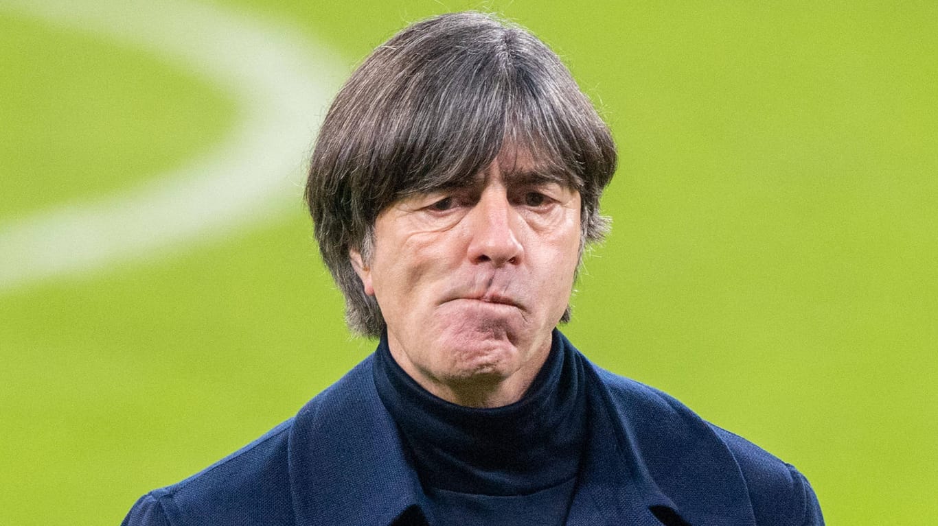 Joachim Löw: Der Bundestrainer hat weniger als sieben Monate, um eine konkurrenzfähige DFB-Elf zusammen- und einzustellen.
