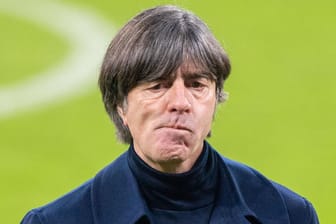 Joachim Löw: Der Bundestrainer hat weniger als sieben Monate, um eine konkurrenzfähige DFB-Elf zusammen- und einzustellen.