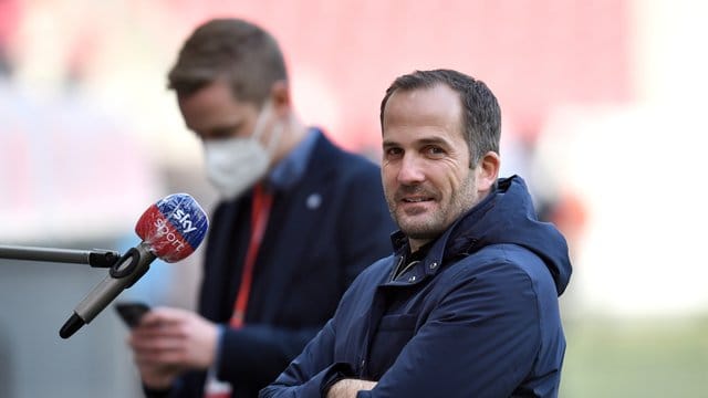 Hat mit Schalke noch einen langen Weg vor sich: Trainer Manuel Baum. Hat mit Schalke noch einen langen Weg vor sich: Trainer Manuel Baum.
