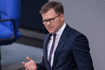 Carsten Schneider: Der SPD-Politiker dämmt die Hoffnung auf baldige Lockerungen.
