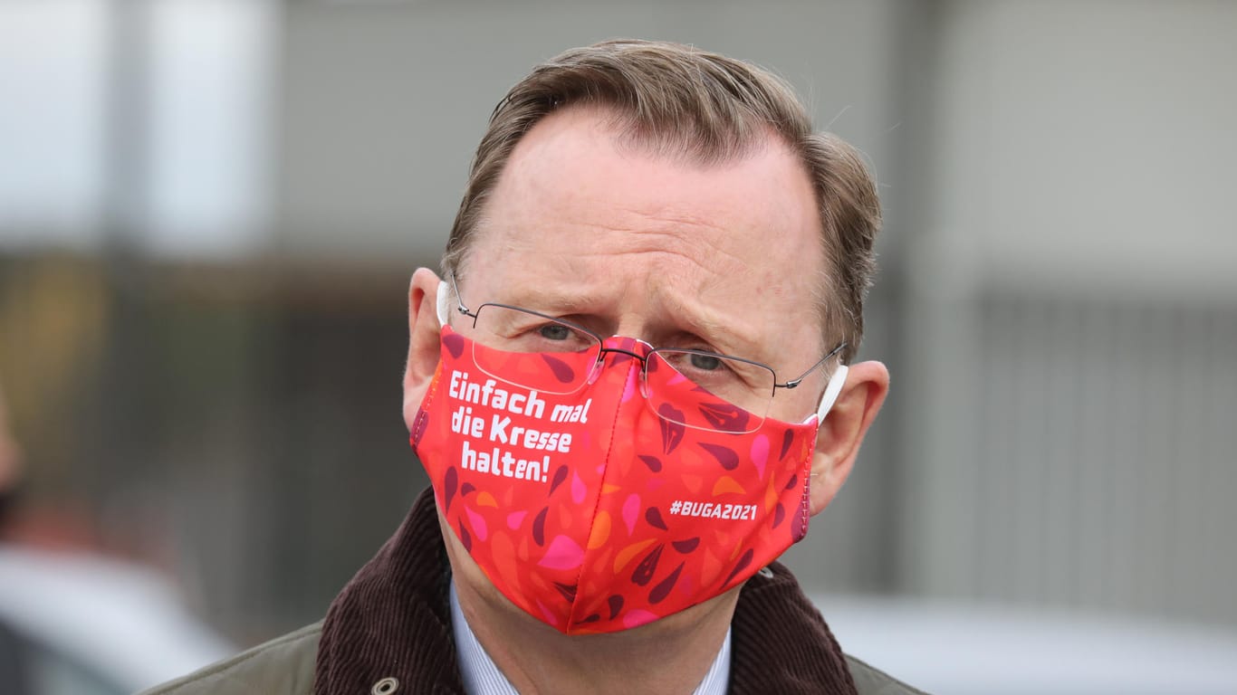 "Einfach mal die Kresse halten" steht auf dem Mund-Nasen-Schutz von Bodo Ramelow: Der Thüringische Ministerpräsident hat am Mittwoch den egapark in Erfurt besucht.