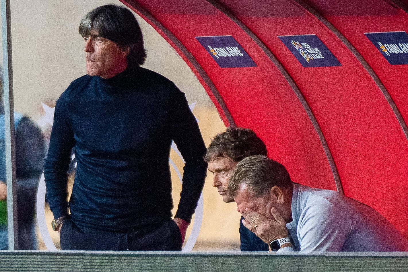 Joachim Löw: Der Bundestrainer steht nach dem historischen 0:6 hart in der Kritik.