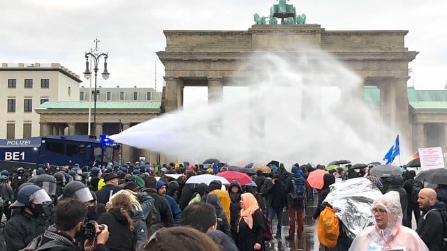 Demonstration gegen Corona-Einschränkungen Demonstration gegen Corona-Einschränkungen