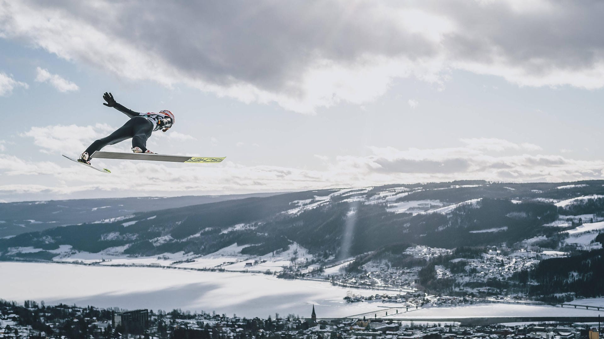 Lillehammer zu Beginn 2020: Eisenbichler in der Flugphase.