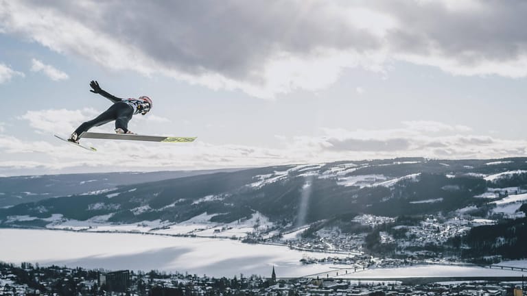 Lillehammer zu Beginn 2020: Eisenbichler in der Flugphase.
