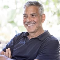 George Clooney: Der 59-jährige Hollywoodstar beschenkte 14 seiner Freunde mit hohen Geldsummen.
