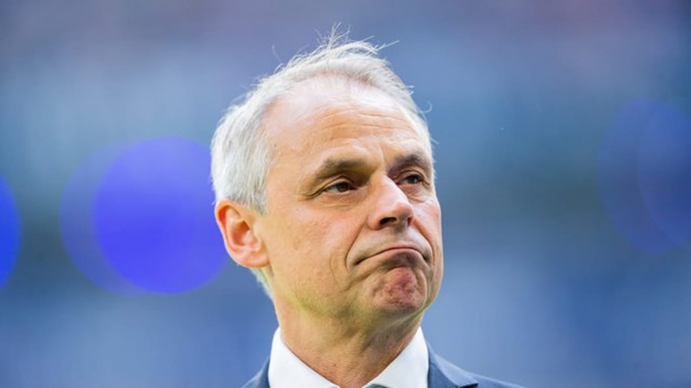 Für den ehemaligen Nationalspieler Olaf Thon ist Ralf Rangnick der einzig denkbare Nachfolger Löws als Bundestrainer.