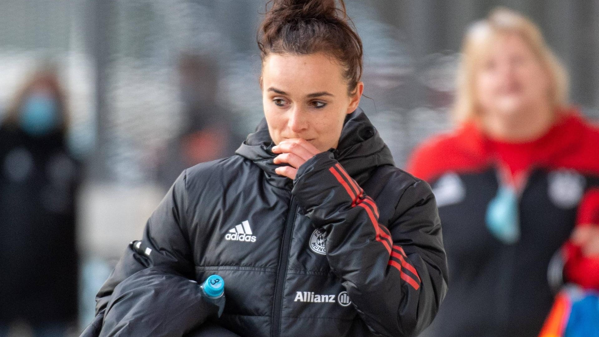 Kann mit ihrer Mannschaft nicht gegen Leverkusen antreten: Bayern-Kapitänin Lina Magull. Kann mit ihrer Mannschaft nicht gegen Leverkusen antreten: Bayern-Kapitänin Lina Magull.