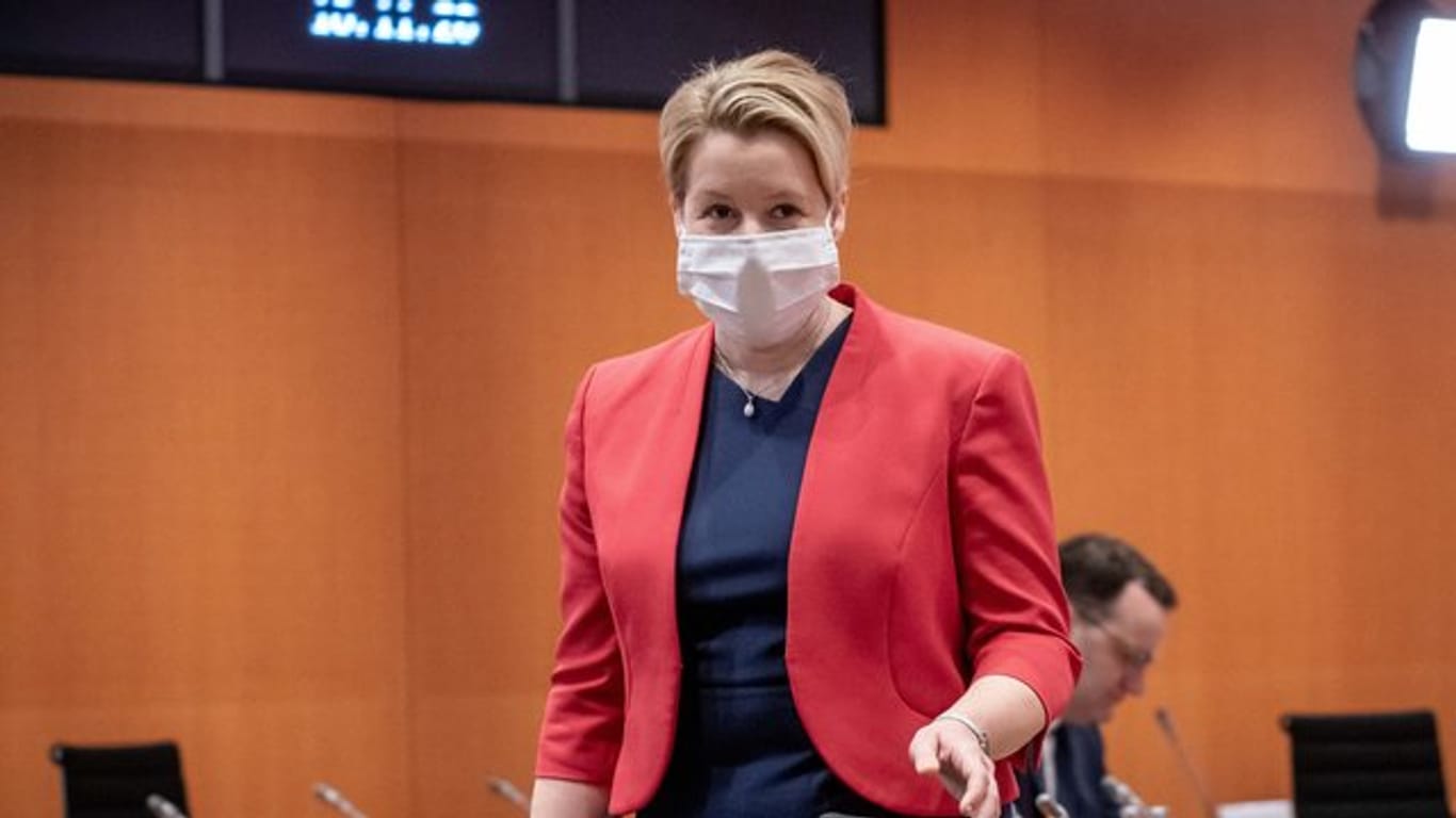 Familienministerin Franziska Giffey will dennoch an ihrer Kandidatur für den Berliner SPD-Landesvorsitz festhalten.