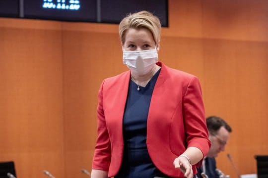 Familienministerin Franziska Giffey will dennoch an ihrer Kandidatur für den Berliner SPD-Landesvorsitz festhalten.