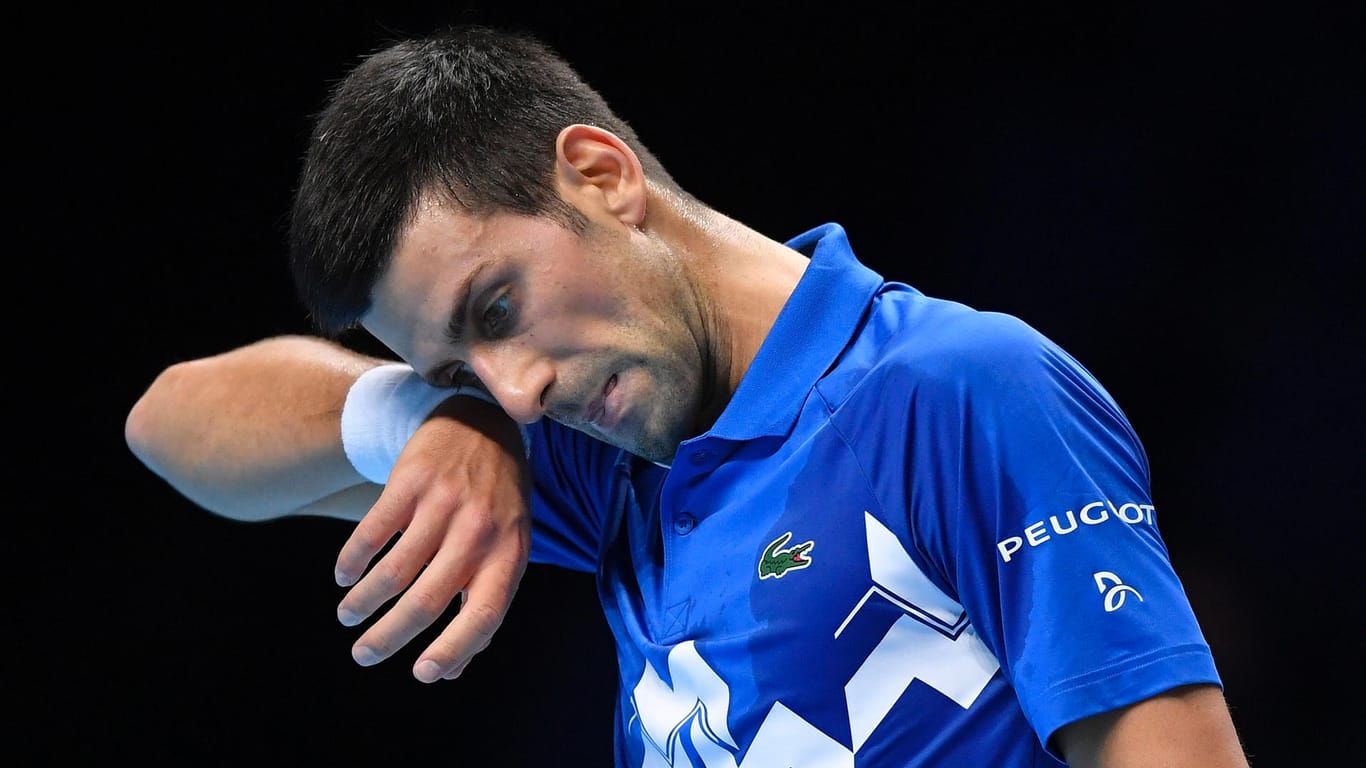 Novak Djokovic: Der Serbe kämpft am Freitag gegen Alexander Zverev um den Halbfinaleinzug.