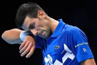 Novak Djokovic: Der Serbe kämpft am Freitag gegen Alexander Zverev um den Halbfinaleinzug.