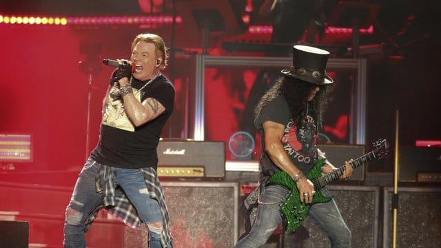 Die US-amerikanischen Hard-Rocker Axl Rose (l) und Slash zieht es nach Australien und Neuseeland.