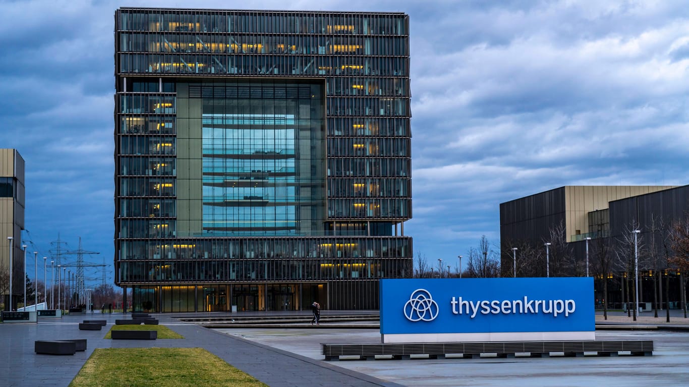 Konzernzentrale von Thyssenkrupp in Essen (Symbolbild): Das Unternehmen streicht Tausende Stellen.