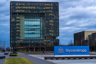 Konzernzentrale von Thyssenkrupp in Essen (Symbolbild): Das Unternehmen streicht Tausende Stellen.