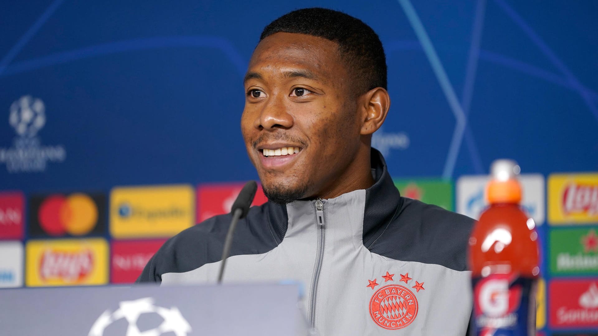 David Alaba bei einer Pressekonferenz (Archivfoto): Der Innenverteidiger ist immer noch eine wichtige Stütze für die Bayern-Abwehr.