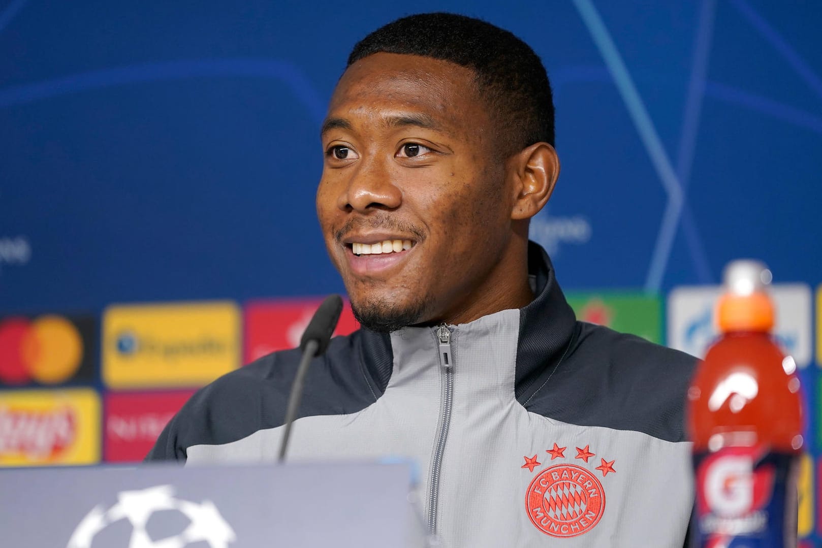 David Alaba bei einer Pressekonferenz (Archivfoto): Der Innenverteidiger ist immer noch eine wichtige Stütze für die Bayern-Abwehr.