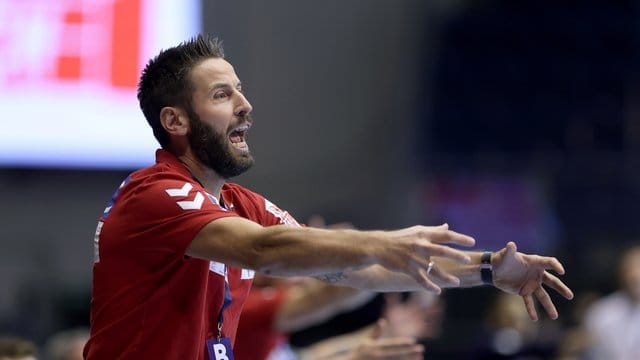 Hat einen Corona-Verdachtsfall in seine Team: Magdeburg-Coach Bennet Wiegert. Hat einen Corona-Verdachtsfall in seine Team: Magdeburg-Coach Bennet Wiegert.