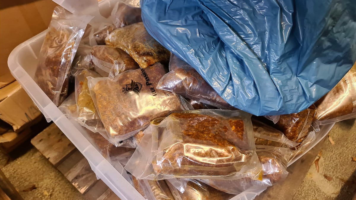 Abgepackter Shisha-Tabak: Beamte von Zoll und Polizei haben zehn Tonnen sichergestellt.
