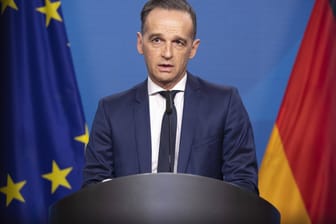 Heiko Maas: Der Bundesaußenminister will sich noch nicht öffentlich zu Lösungsvorschlägen im Fall von Polens und Ungarns EU-Blockade äußern.