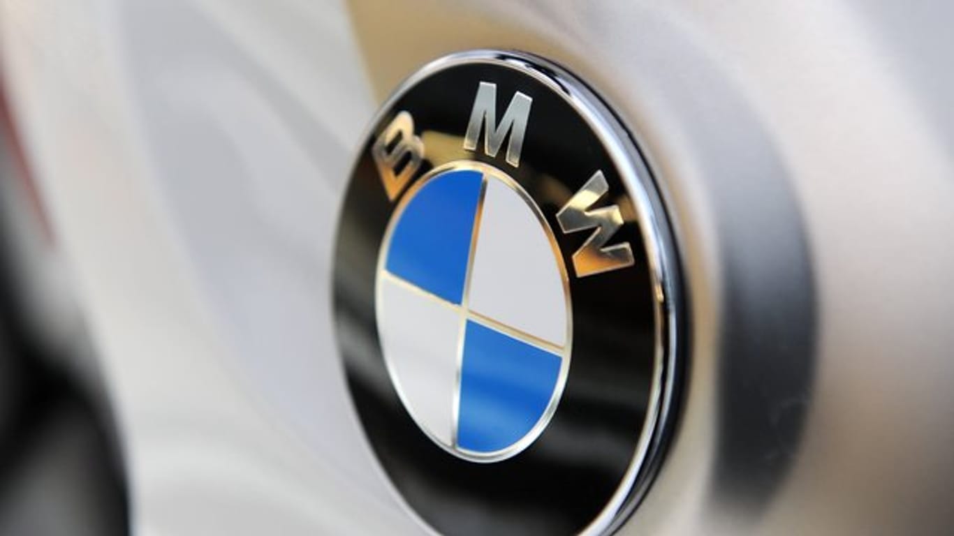 Zwei Bekleidungartikel von BMW Motorrad könnten erhöhte Chromwerte aufweisen.