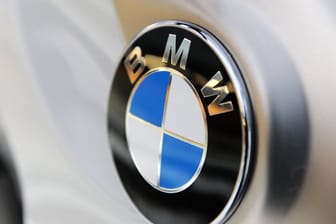 Zwei Bekleidungartikel von BMW Motorrad könnten erhöhte Chromwerte aufweisen.