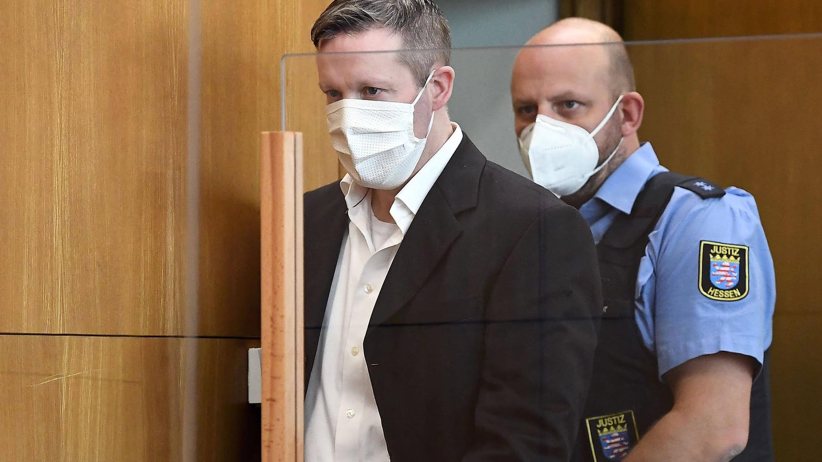 Prozess um den Tod von Walter Lübcke: Ein Gutachter sieht keine Hinweise für eine psychische Erkrankung beim Hauptangeklagten Stephan E. (l.).