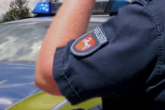 Polizei Bochum: Ein gesuchter Straftäter hat sich gestellt. Wegen Diebstählen und Schwarzfahrens war er zu eineinhalb Jahren Gefängnis verurteilt worden.