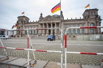 Polizeiabsperrungen vor dem Reichstag: AfD-Abgeordnete luden Störer in den Reichstag ein – das könnte nun ein juristisches Nachspiel haben.