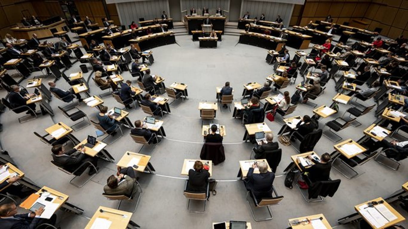 Eine Sitzung im Berliner Abgeordnetenhaus (Archivbild). Das Parlament hat der geplanten Erhöhung des Rundfunkbeitrags zugestimmt.