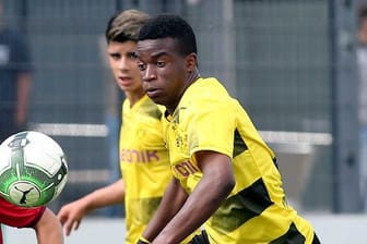 Endliche 16: Youssoufa Moukoko wurde mit vielen Vorschusslorbeeren bedacht und als "Wunderkind" gepriesen.