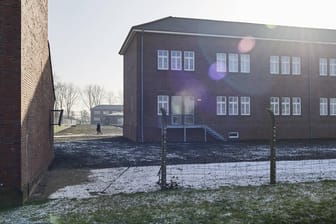 KZ-Gedenkstätte Neuengamme: In einem der 85 Außenlager bewachte Friedrich Karl B. Gefangene unter grauenhaften Bedingungen.