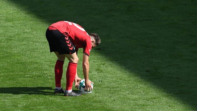 Rekordwert: Noch nie zeigten die Bundesliga-Schiedsrichter nach sieben Spieltag sooft auf den Punkt wie diese Saison. Rekordwert: Noch nie zeigten die Bundesliga-Schiedsrichter nach sieben Spieltag sooft auf den Punkt wie diese Saison.