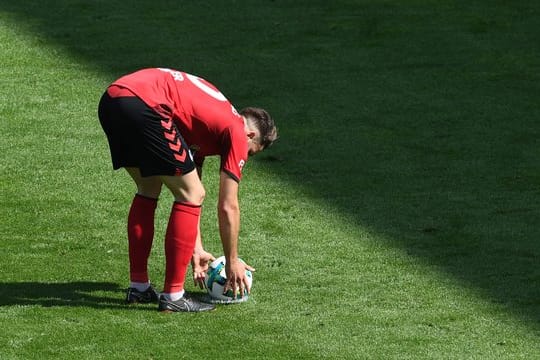 Rekordwert: Noch nie zeigten die Bundesliga-Schiedsrichter nach sieben Spieltag sooft auf den Punkt wie diese Saison.
