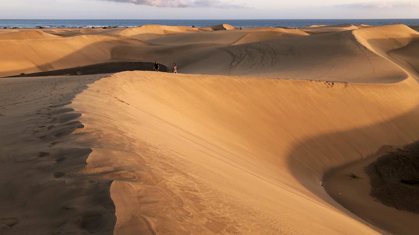 Ungewohnter Anblick: Das Dünenmeer von Maspalomas auf Gran Canaria zeigt sich fast ohne Urlauber.