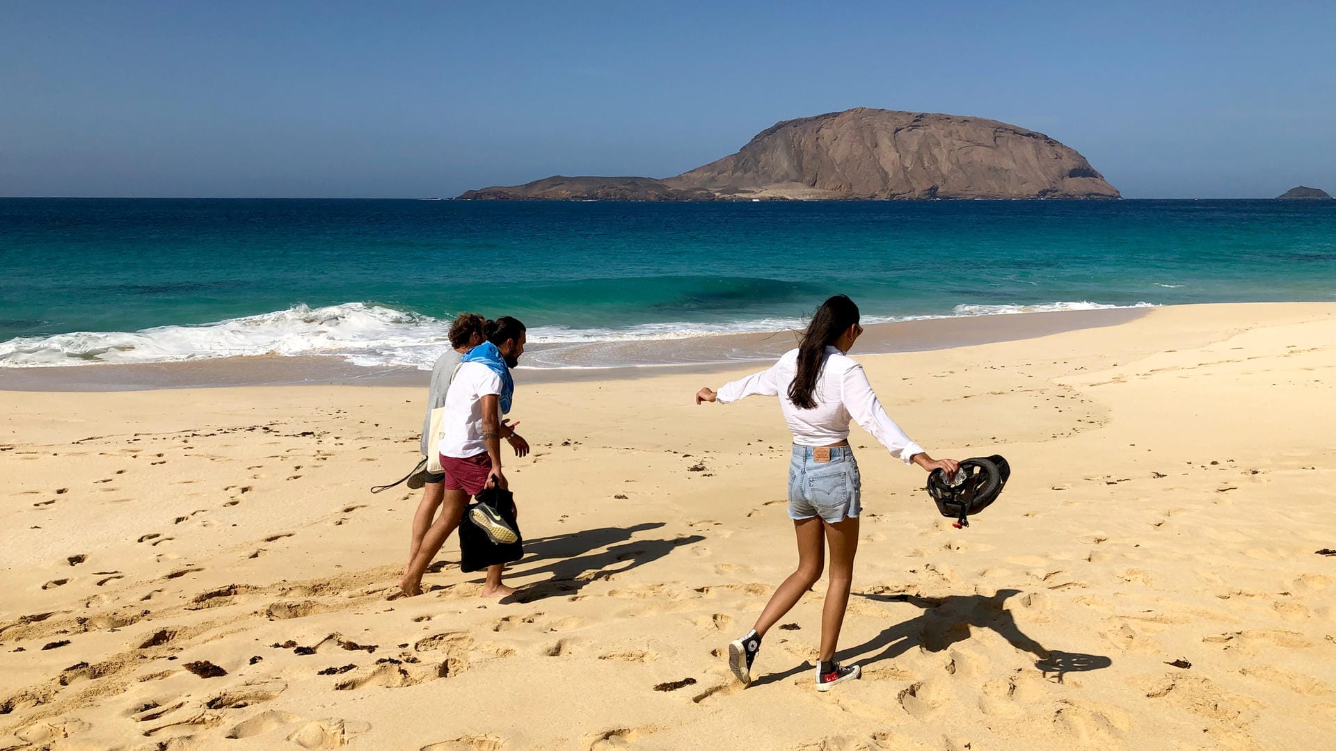 Wenige Urlauber: Normalerweise ist an der beliebten Playa de las Conchas auf La Graciosa immer viel los – nicht in diesen Zeiten.