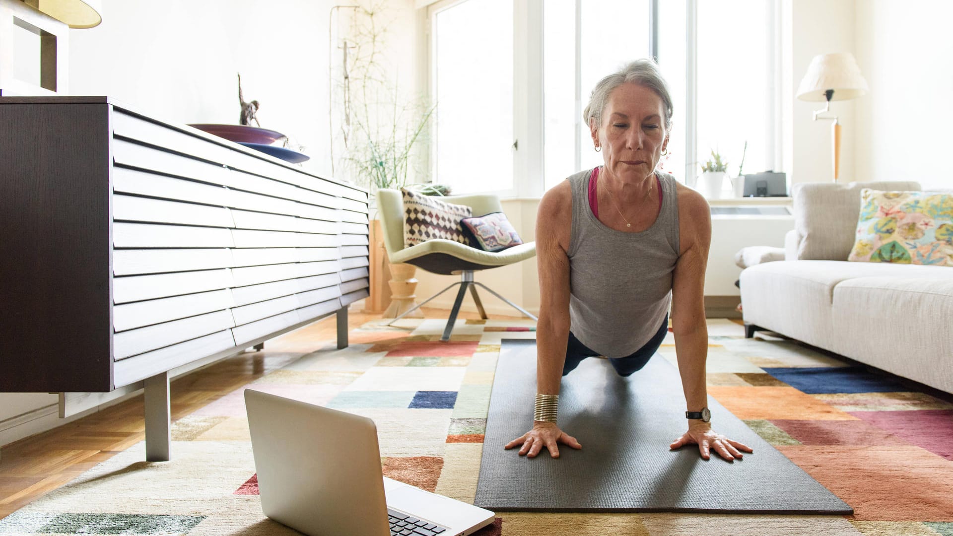 Home Workout: Wegen geschlossener Fitnessstudios trainieren viele in diesem Winter zu Hause.