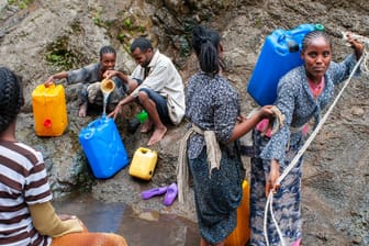 Äthiopien: Durch den Konflikt sind nun besonders Kinder in Gefahr: Hilfsorganisationen fürchten, dass sie zu Kämpfern rekrutiert werden könnten.