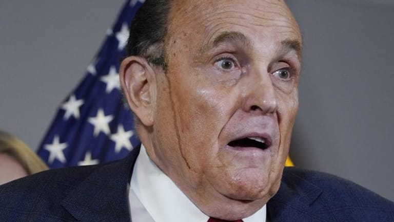 Schweißgebadet: Rudy Giuliani.