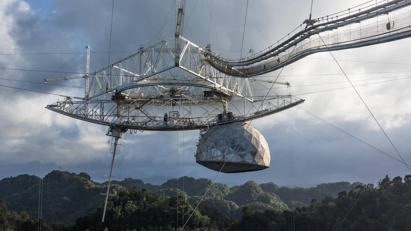 Das ehemals weltgrößte Radioteleskop in Puerto Rico: Unter anderem hat ein Hurrikan Schäden an der Station angerichtet. (Archivbild)
