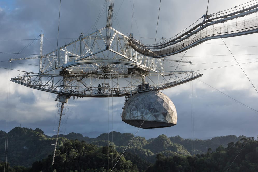 Das ehemals weltgrößte Radioteleskop in Puerto Rico: Unter anderem hat ein Hurrikan Schäden an der Station angerichtet. (Archivbild)