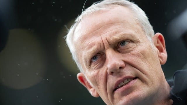 Hat eine klare Meinung zu Verschwörungstheorien: Freiburg-Coach Christian Streich.