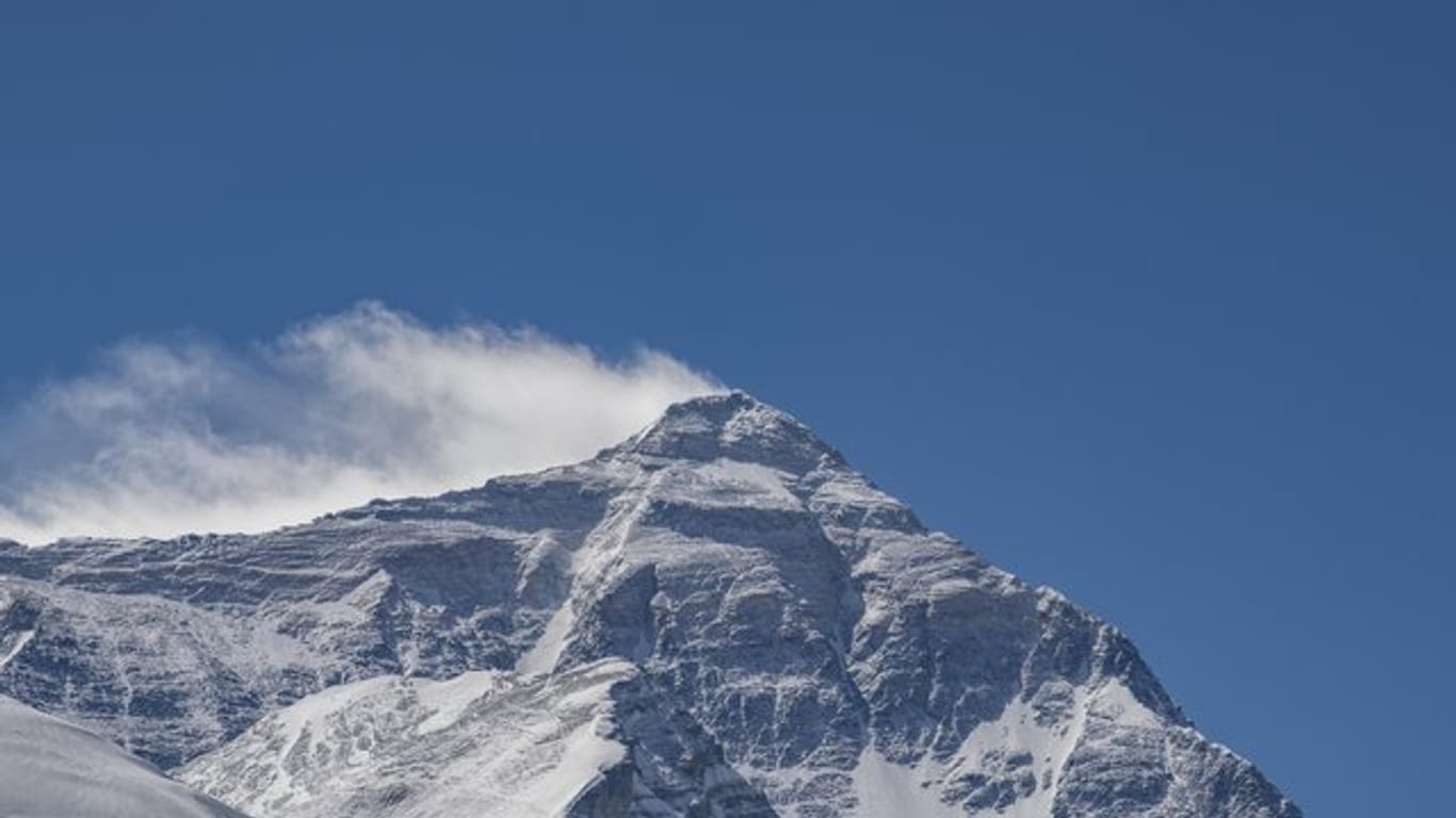Forscher fanden selbst in der Todeszone des Mount Everest noch Mikroplastik.