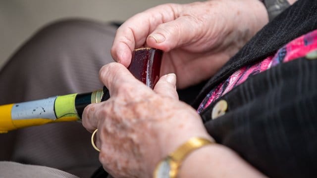 41 Prozent der Befragten befürchten, das Fest wegen der Pandemie im kleinen Kreis oder sogar allein feiern zu müssen. 41 Prozent der Befragten befürchten, das Fest wegen der Pandemie im kleinen Kreis oder sogar allein feiern zu müssen.