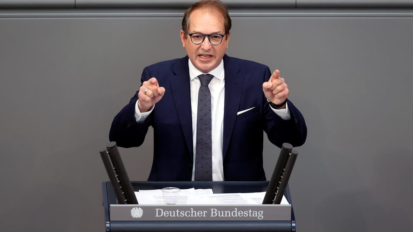 CSU-Politiker Alexander Dobrindt im Bundestag: Die AfD sei auf dem Weg, die neue NPD zu werden, sagt er.