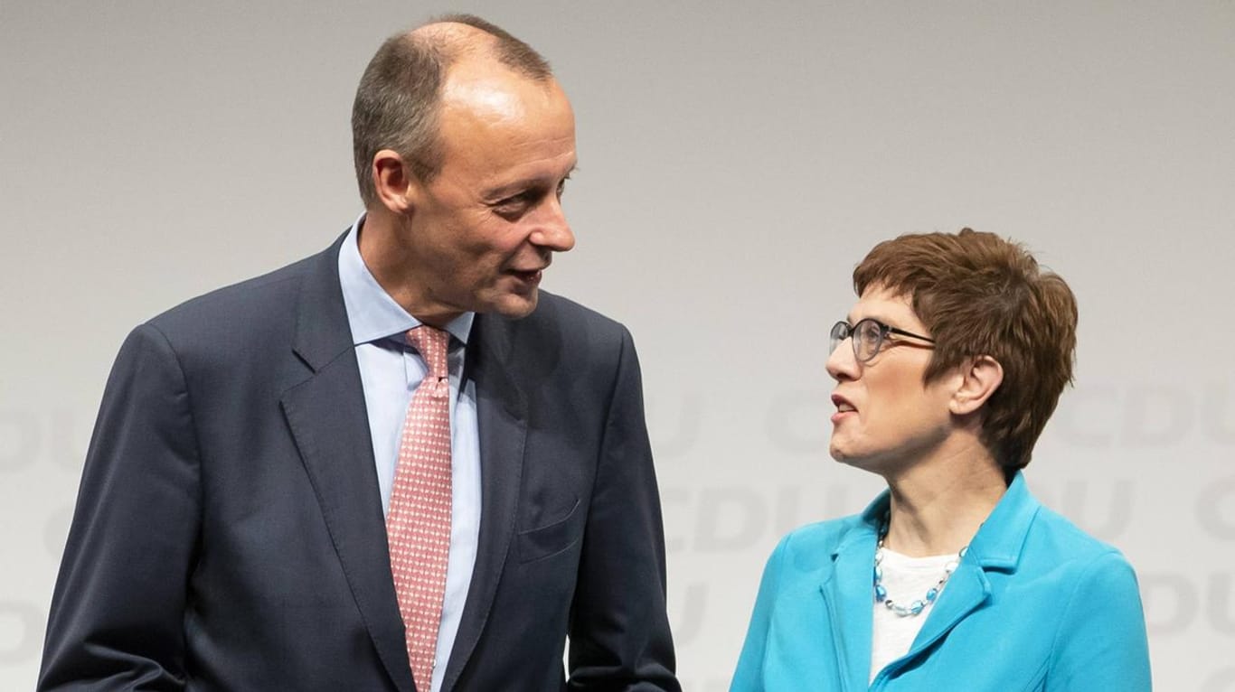 Friedrich Merz und Annegret Kramp-Karrenbauer (Archivbild): Die CDU-Chefin beklagt sich über den Ton im Wettbewerb um ihre Nachfolge.