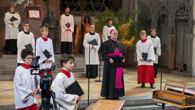 Mit einem 24 Stunden dauernden Konzert wollen Musiker auf die Probleme der Künstler während der Corona-Pandemie hinweisen. Mit einem 24 Stunden dauernden Konzert wollen Musiker auf die Probleme der Künstler während der Corona-Pandemie hinweisen.