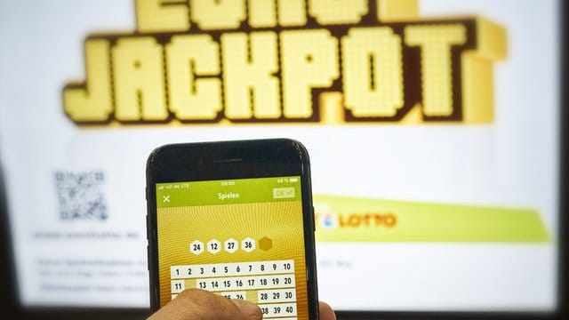 Seinen Spielschein hatte der Gewinner am vergangenen Dienstag abgegeben. Seinen Spielschein hatte der Gewinner am vergangenen Dienstag abgegeben.